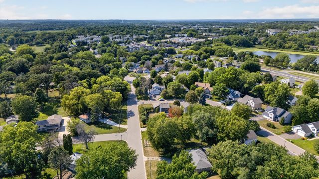 1200 Earle Way, Burnsville, MN 55306