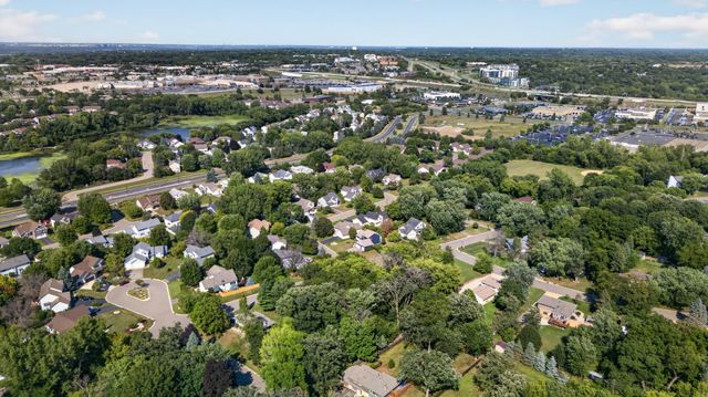 1200 Earle Way, Burnsville, MN 55306