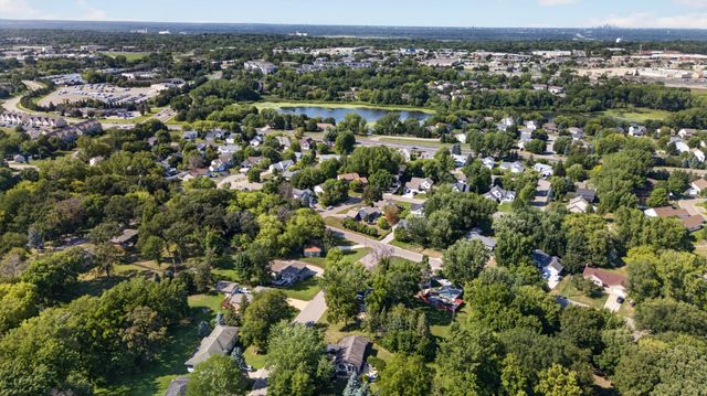 1200 Earle Way, Burnsville, MN 55306