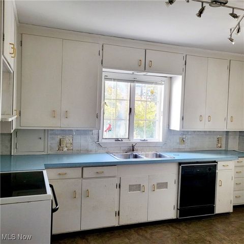 1357 W 2nd Street, Lorain, OH 44052