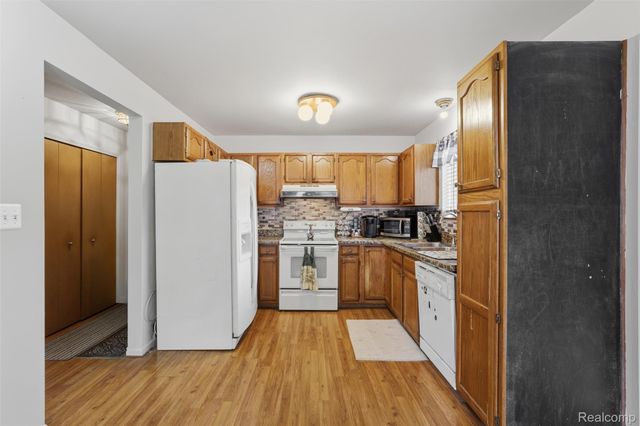 9293 Wildwood Lake Drive, Northfield Township, MI 48189