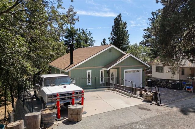 30979 Summit Drive, Running Springs, CA 92382