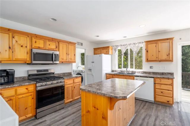 30979 Summit Drive, Running Springs, CA 92382