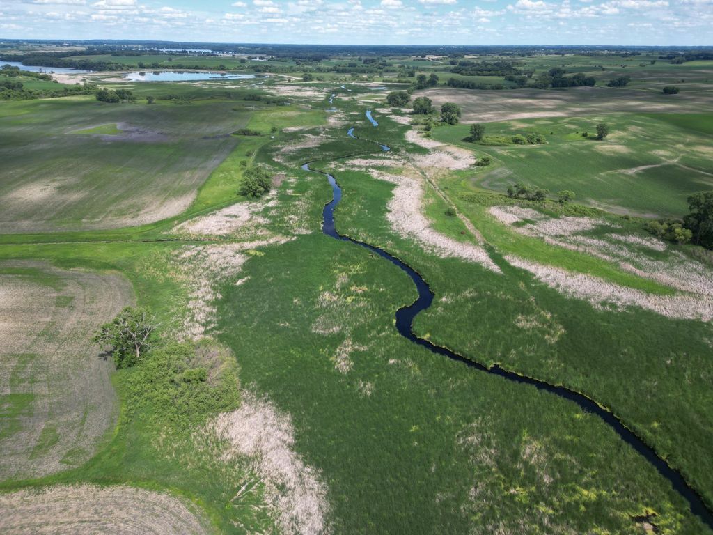 - Lake Andrew Township, New London, MN 56273 — exterior