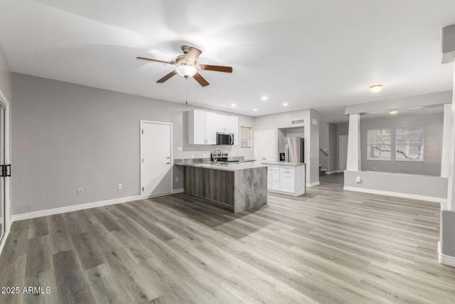 3006 W FERRUCCIO Place, Phoenix, AZ 85086