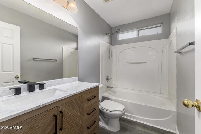 3006 W FERRUCCIO Place, Phoenix, AZ 85086