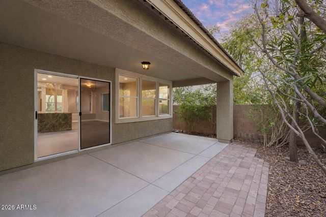 3006 W FERRUCCIO Place, Phoenix, AZ 85086