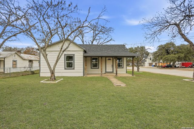 295 E COMMERCE ST, New Braunfels, TX 78130