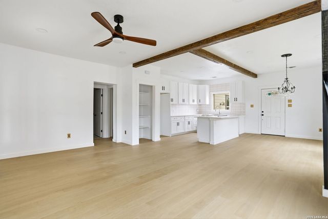 295 E COMMERCE ST, New Braunfels, TX 78130