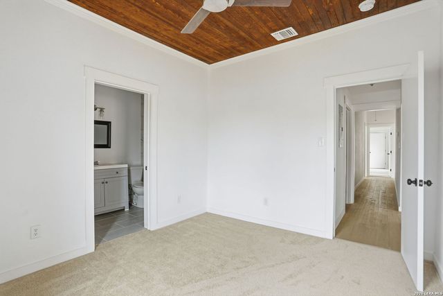 295 E COMMERCE ST, New Braunfels, TX 78130