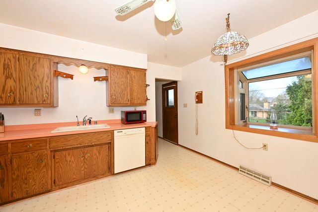 4745 Shasta DRIVE, Brookfield, WI 53045