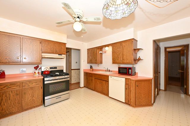 4745 Shasta DRIVE, Brookfield, WI 53045