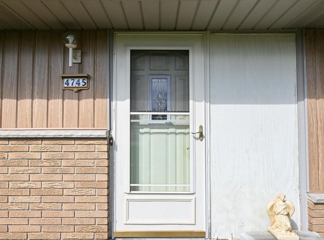 4745 Shasta DRIVE, Brookfield, WI 53045