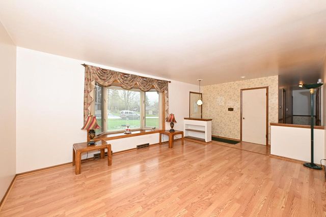 4745 Shasta DRIVE, Brookfield, WI 53045