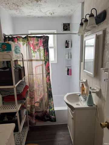 109 E Roe, Ossian, IN 46777