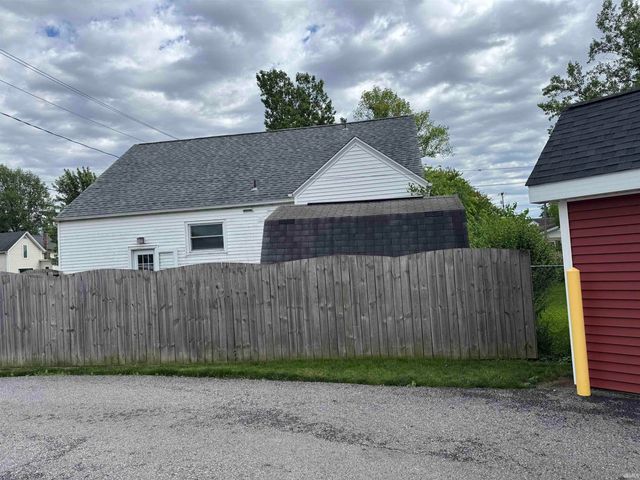 109 E Roe, Ossian, IN 46777