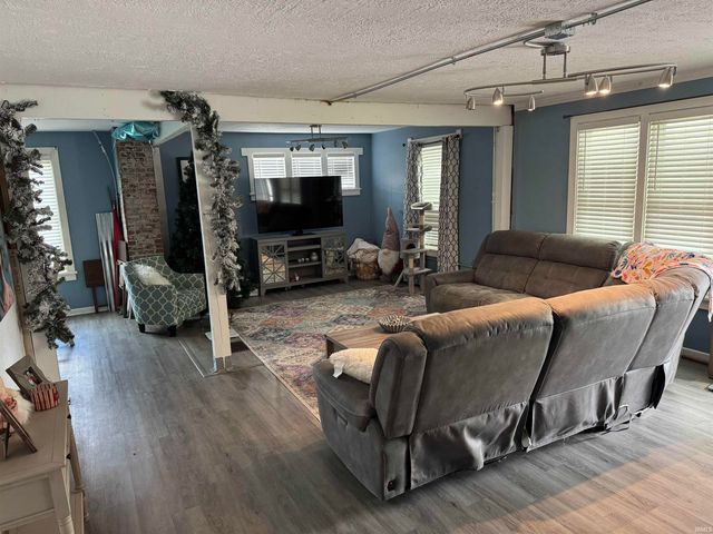 109 E Roe, Ossian, IN 46777