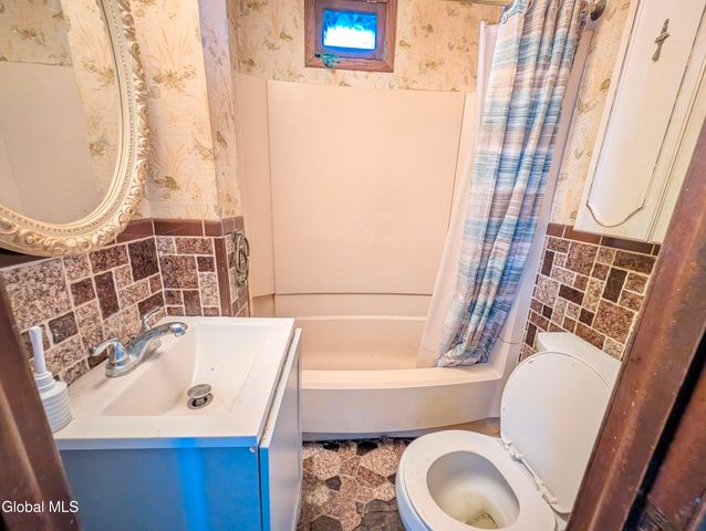 16 Paulding Street, Schenectady, NY 12308