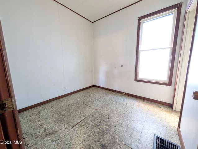 16 Paulding Street, Schenectady, NY 12308