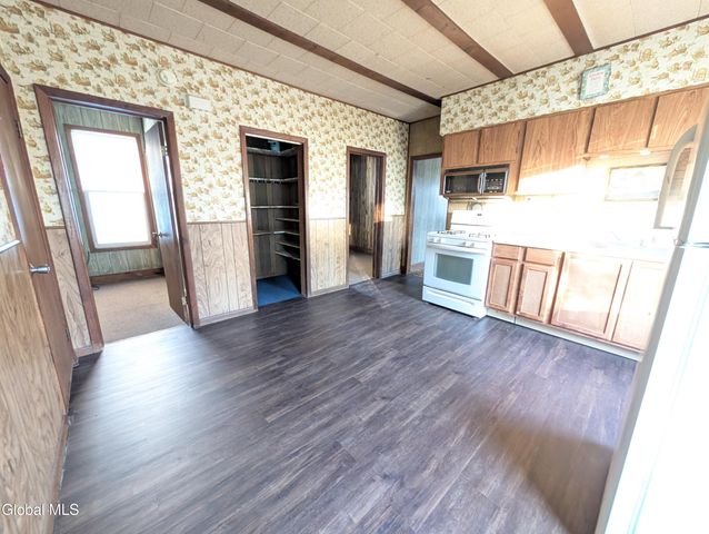 16 Paulding Street, Schenectady, NY 12308