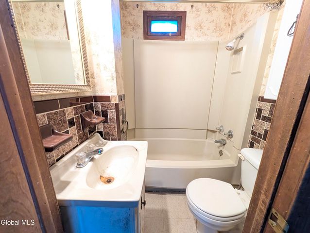 16 Paulding Street, Schenectady, NY 12308