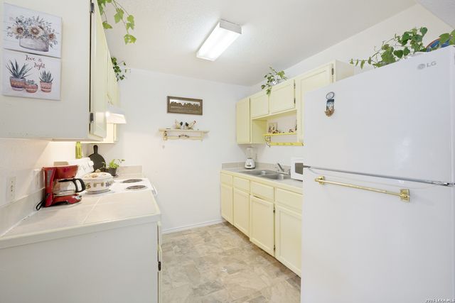 306 E Lindbergh Blvd, Universal City, TX 78148