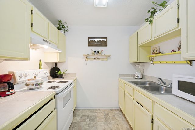 306 E Lindbergh Blvd, Universal City, TX 78148
