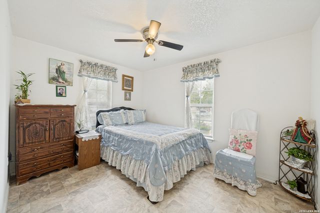 306 E Lindbergh Blvd, Universal City, TX 78148