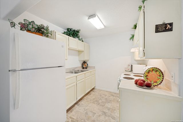306 E Lindbergh Blvd, Universal City, TX 78148