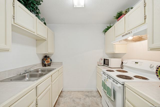 306 E Lindbergh Blvd, Universal City, TX 78148