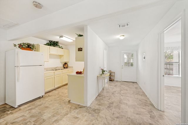 306 E Lindbergh Blvd, Universal City, TX 78148