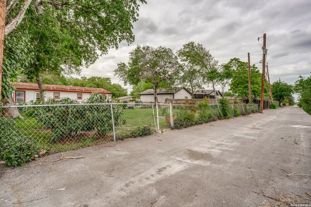 306 E Lindbergh Blvd, Universal City, TX 78148