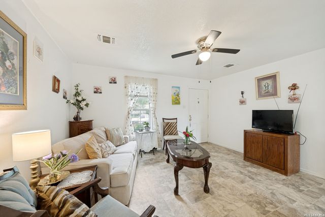 306 E Lindbergh Blvd, Universal City, TX 78148