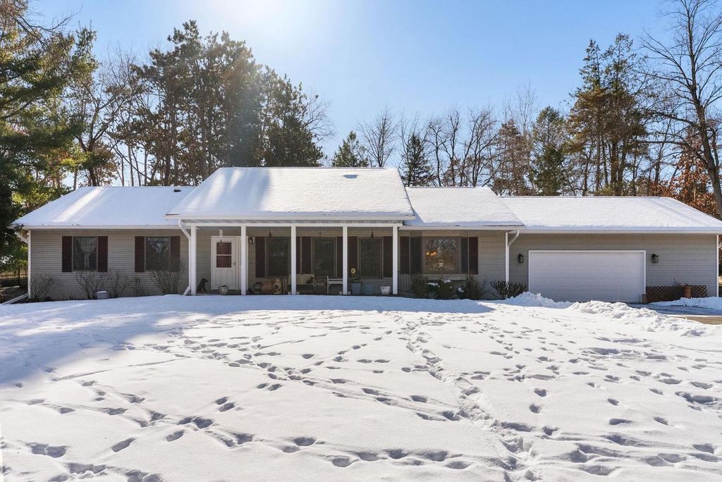 N4412 Wolff Road, Cambridge, WI 53523