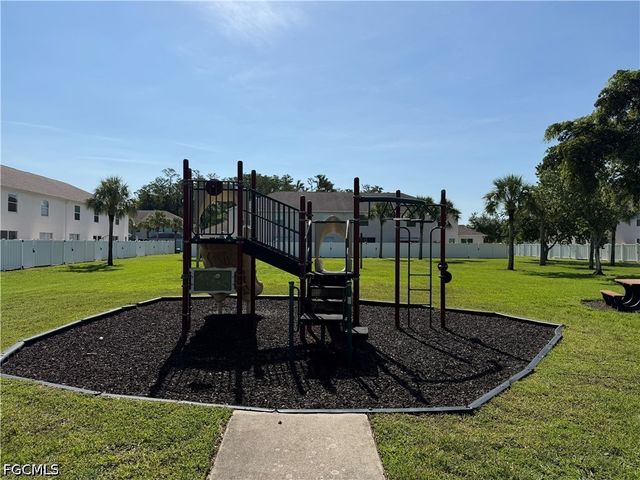 3009 Palmetto Oak DR 103, Fort Myers, FL 33916