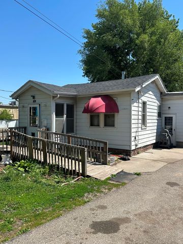 1501 E 25th Street, Des Moines, IA 50317