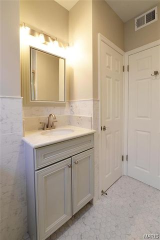 6607 Clayton Road 2E, Clayton, MO 63117