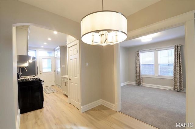 6607 Clayton Road 2E, Clayton, MO 63117