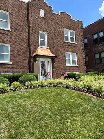 6607 Clayton Road 2E, Clayton, MO 63117