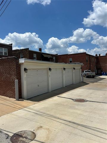 6607 Clayton Road 2E, Clayton, MO 63117