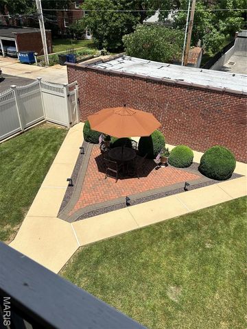 6607 Clayton Road 2E, Clayton, MO 63117