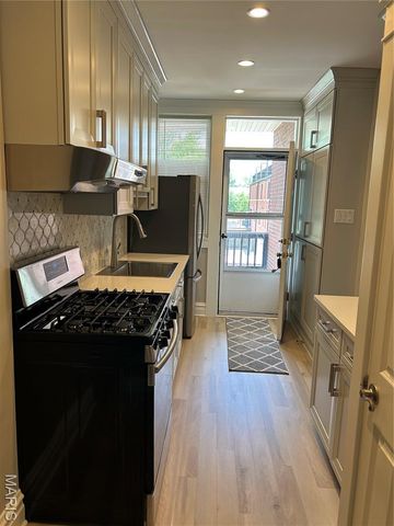 6607 Clayton Road 2E, Clayton, MO 63117