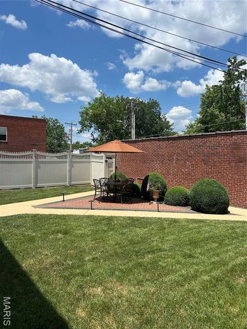 6607 Clayton Road 2E, Clayton, MO 63117