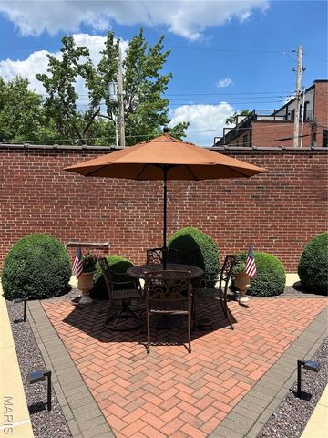 6607 Clayton Road 2E, Clayton, MO 63117