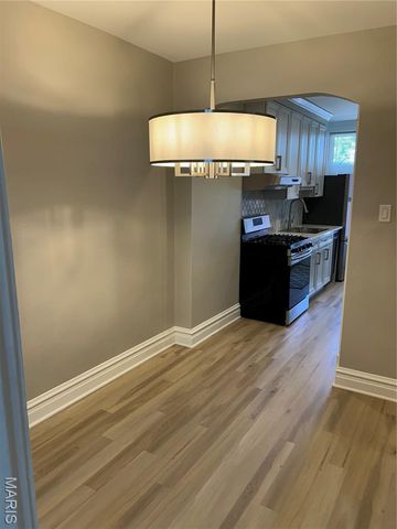 6607 Clayton Road 2E, Clayton, MO 63117