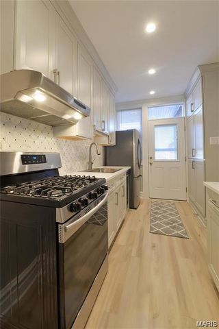 6607 Clayton Road 2E, Clayton, MO 63117