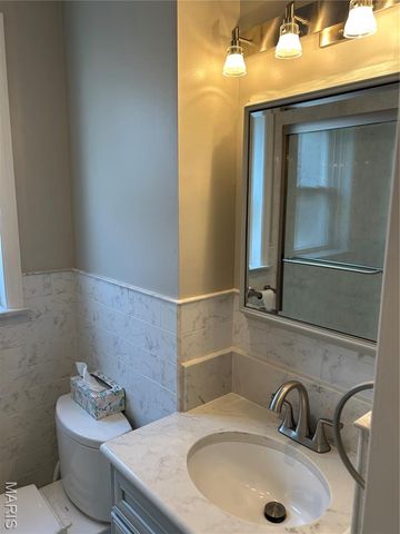 6607 Clayton Road 2E, Clayton, MO 63117