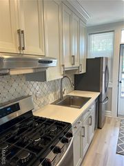 6607 Clayton Road 2E, Clayton, MO 63117