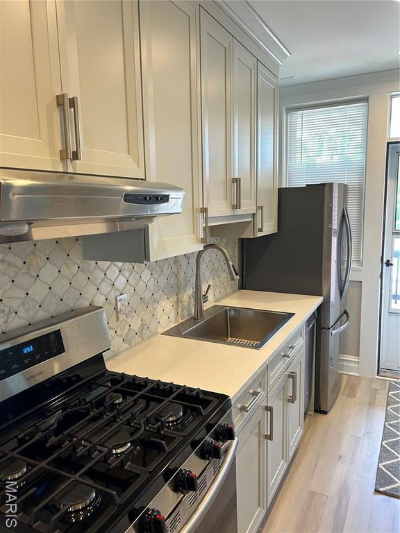 6607 Clayton Road 2E, Clayton, MO 63117