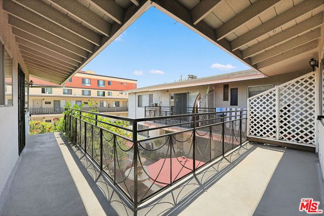 11130 Huston Street, North Hollywood, CA 91601